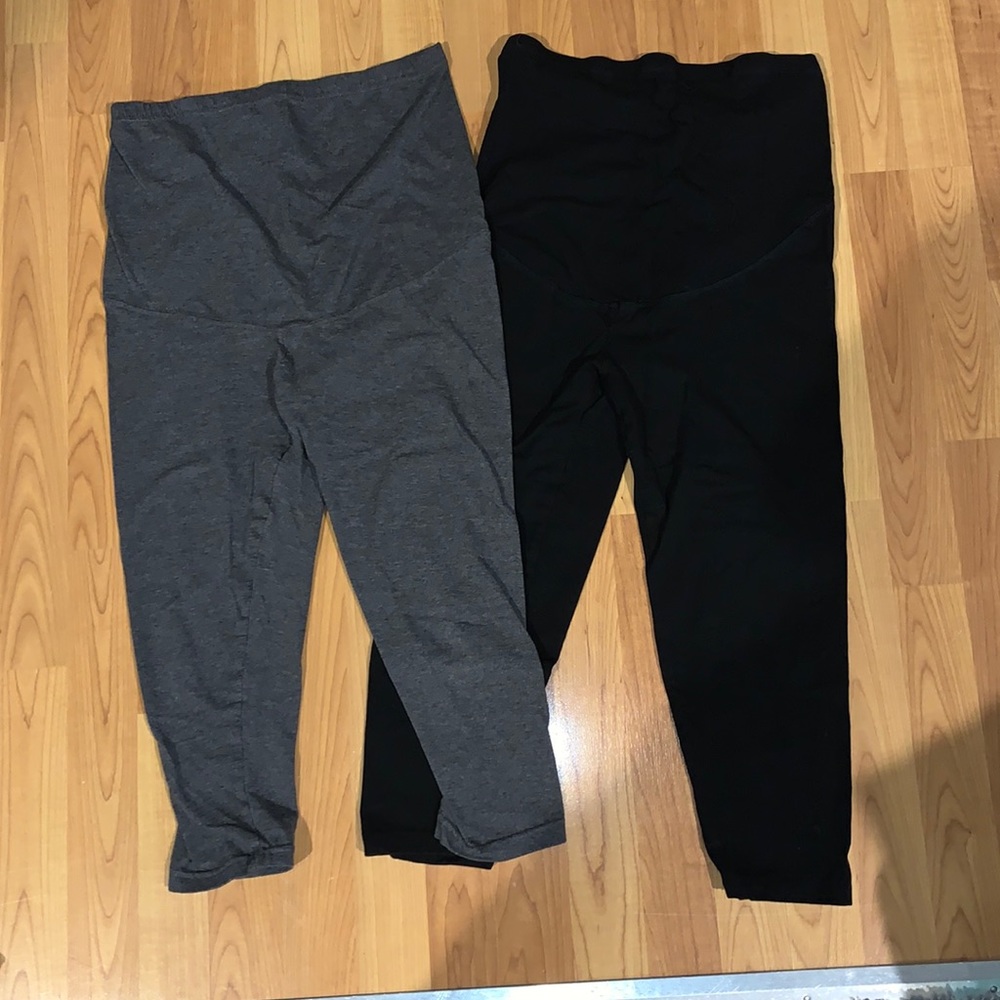 Lot of 2 cotton/spandex maternity Capri leggings S